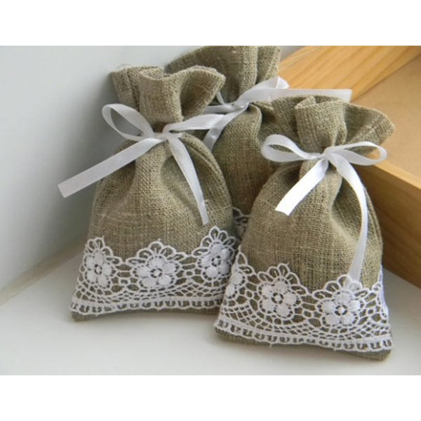Burlap wedding favor bags