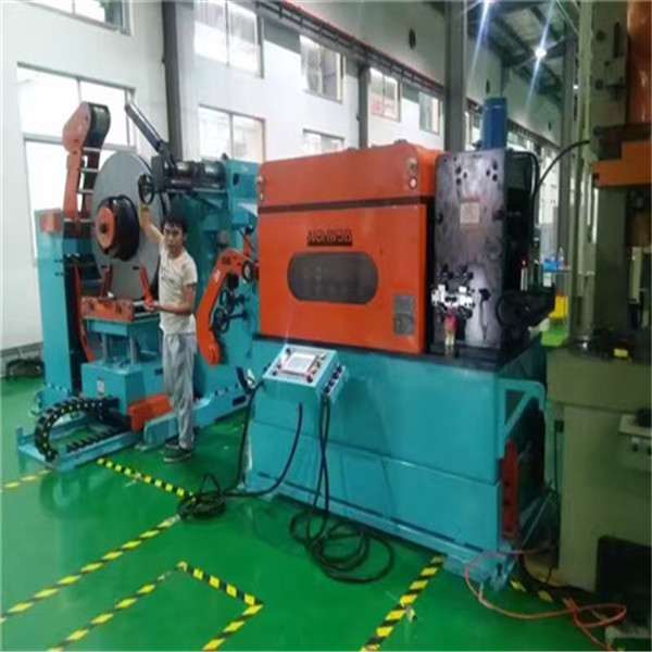 3 in 1 compact uncoiler & straightener-feeder combination 