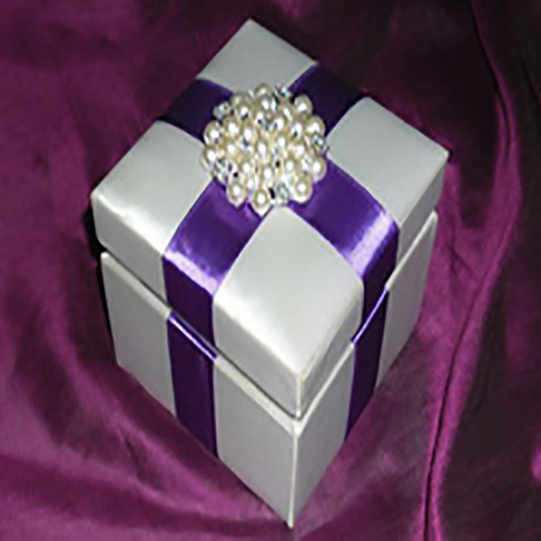 Wedding favor gift box